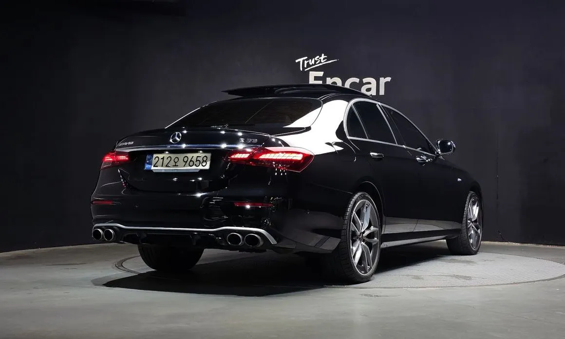 Mercedes-Benz E-Class — фото 2