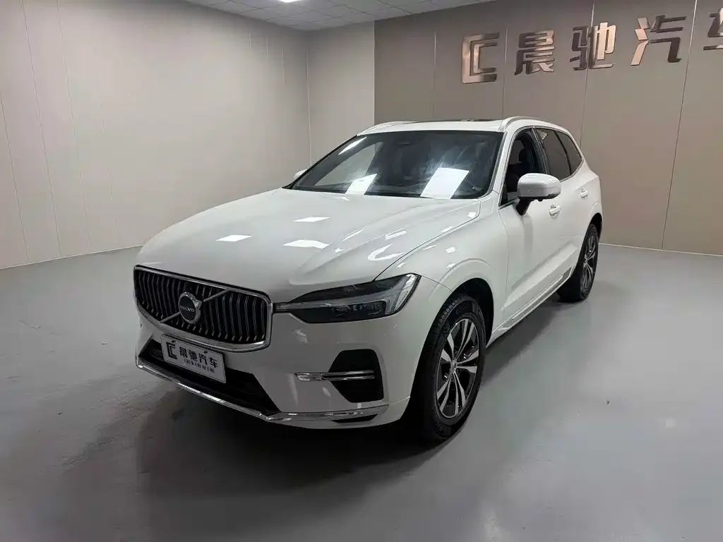 Volvo XC60 — фото 1
