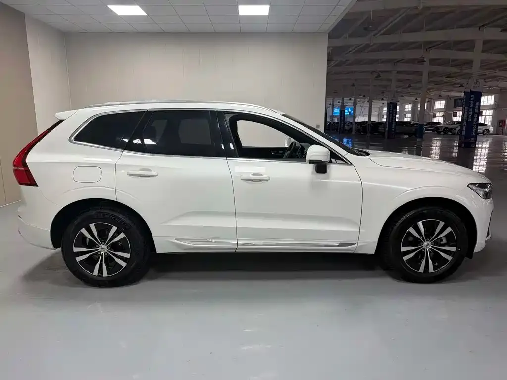 Volvo XC60 — фото 10