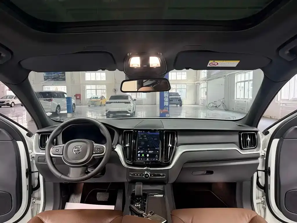 Volvo XC60 — фото 9