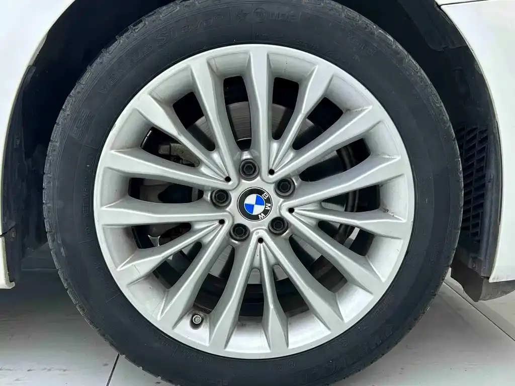 BMW 5 Series — фото 10