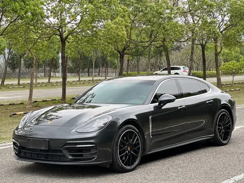 Porsche Panamera — фото 1