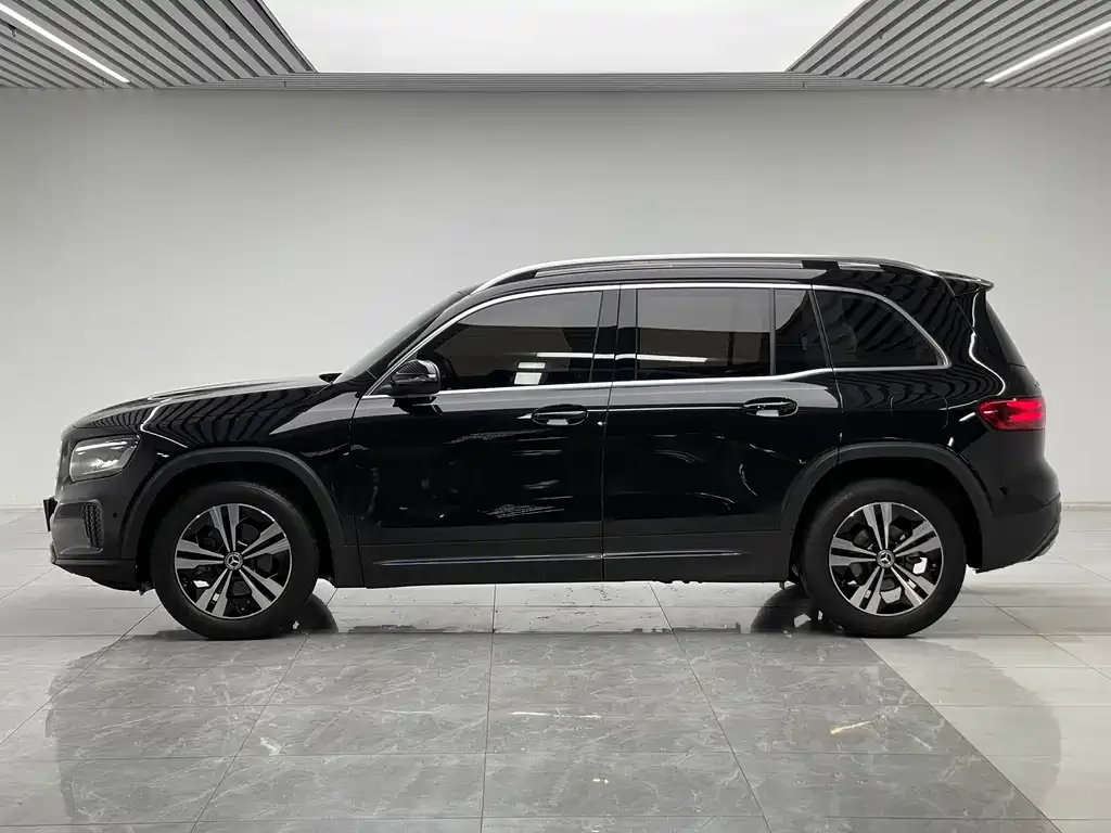 Mercedes-Benz GLB — фото 10