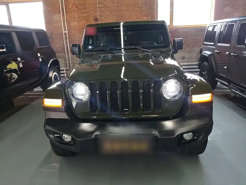 Jeep Wrangler — фото 8
