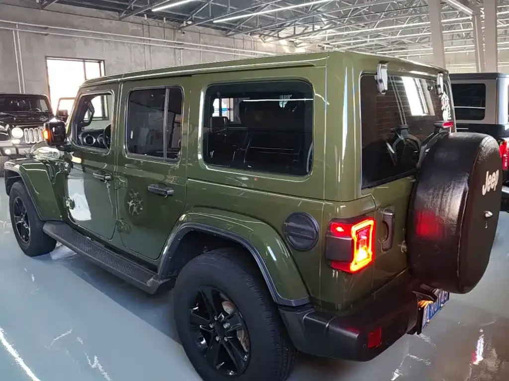 Jeep Wrangler — фото 6