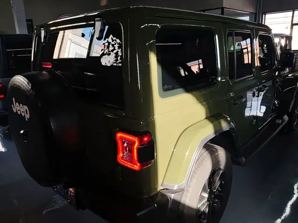 Jeep Wrangler — фото 7