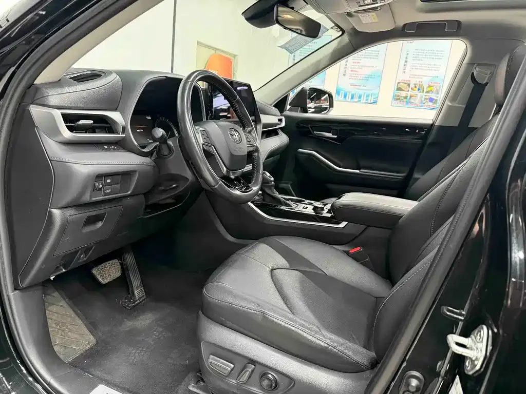Toyota Highlander — фото 5
