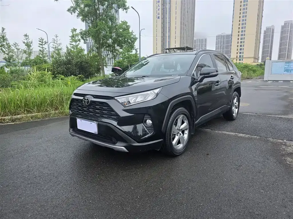 Toyota RAV4 — фото 10