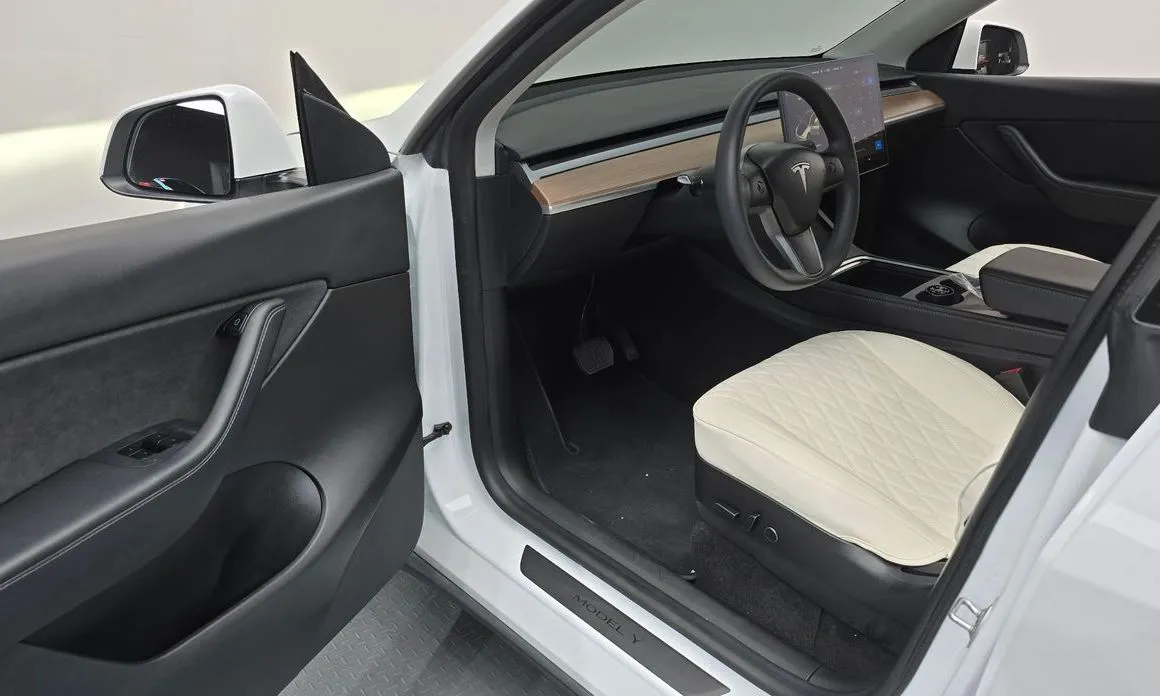 Tesla Model Y — фото 10