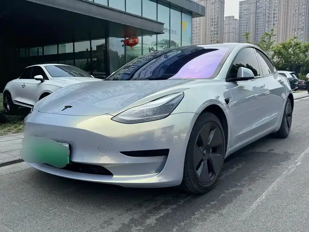 Tesla Model 3 — фото 1