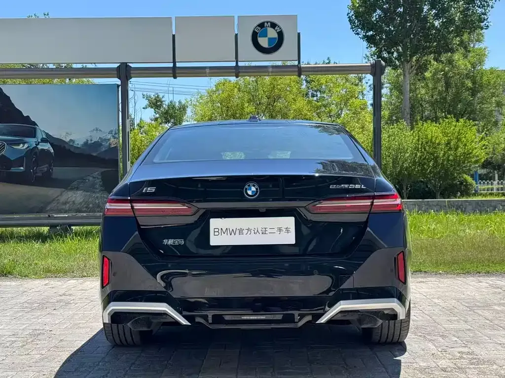 BMW i5 — фото 10