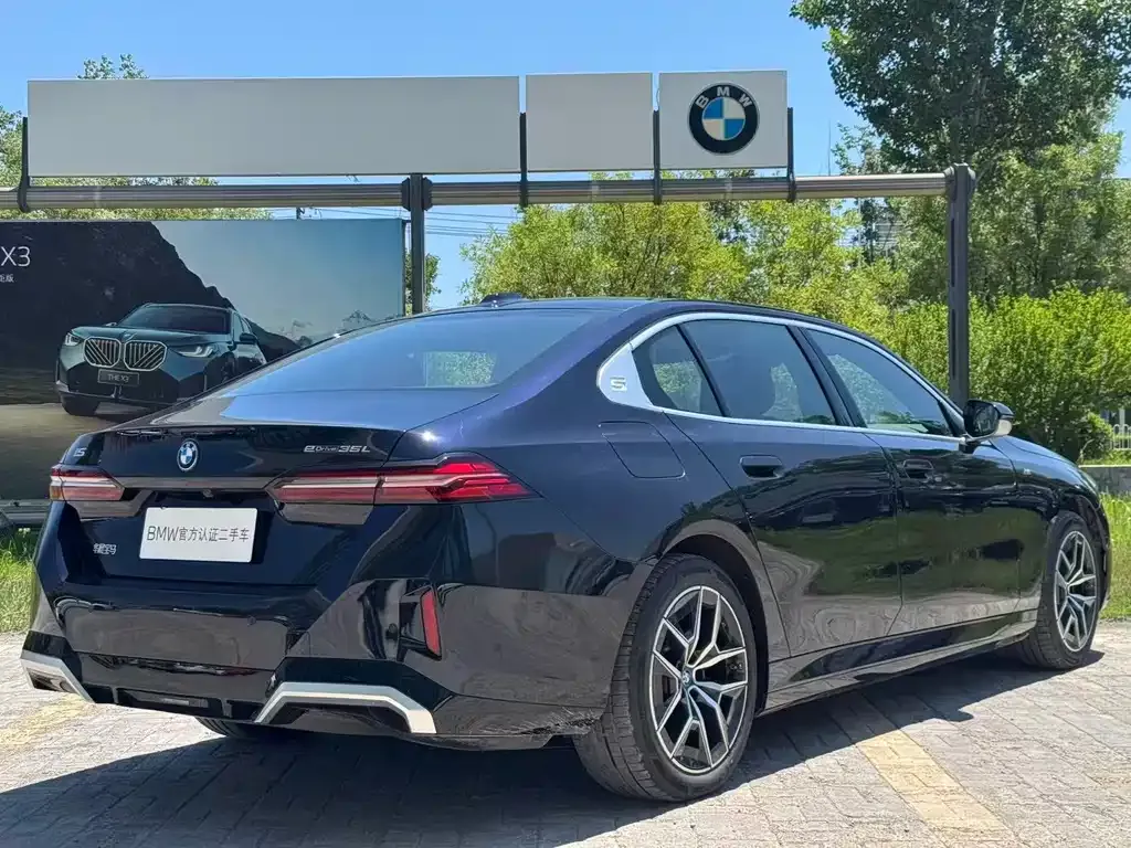 BMW i5 — фото 8
