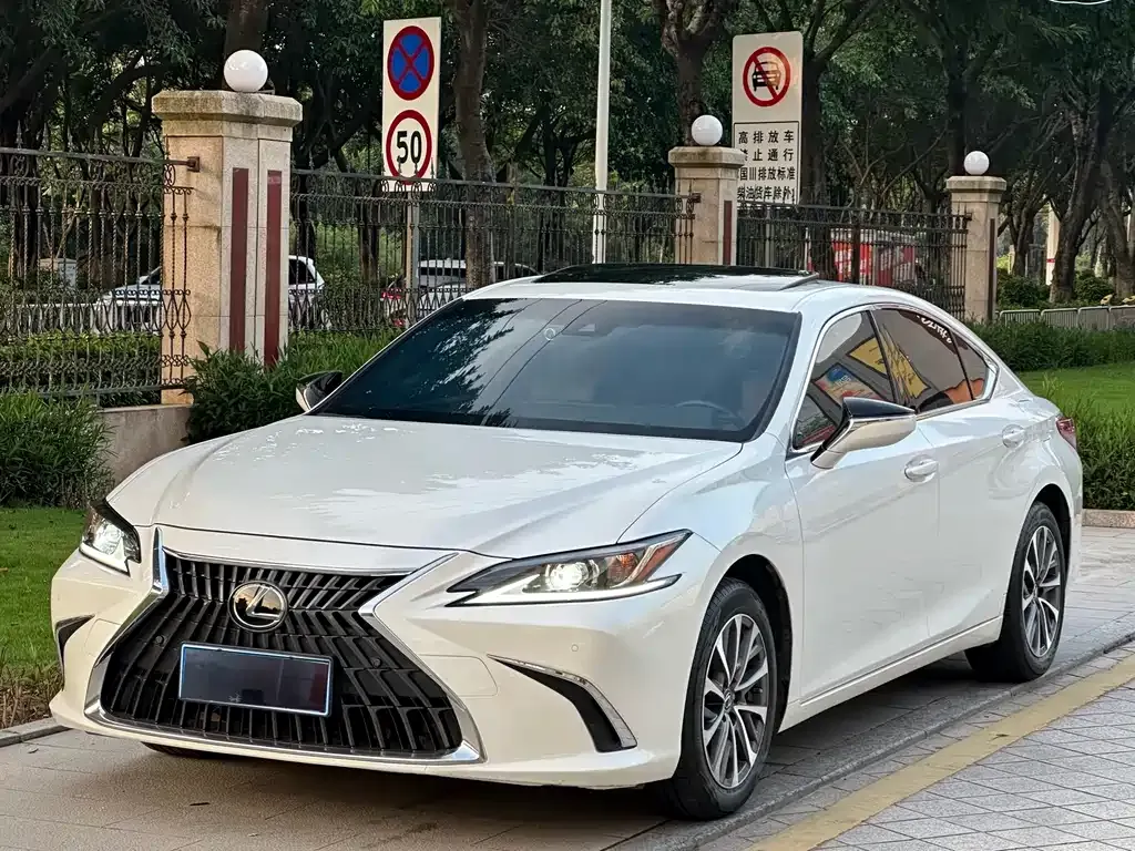 Lexus ES — фото 1