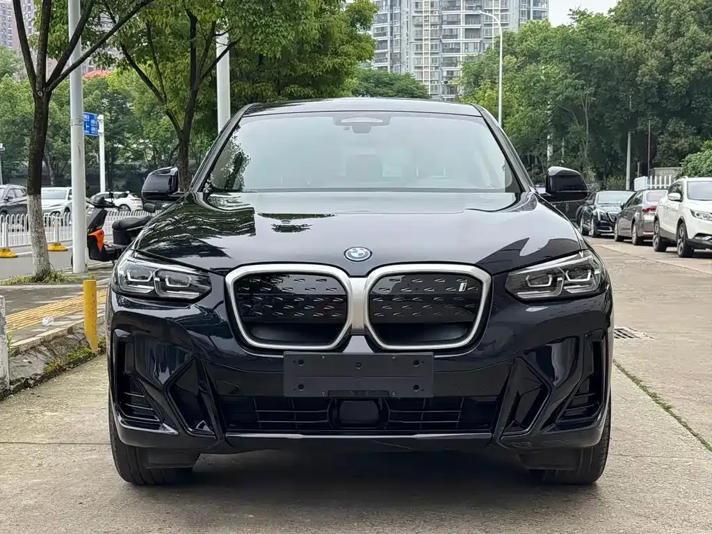 BMW iX3 — фото 10