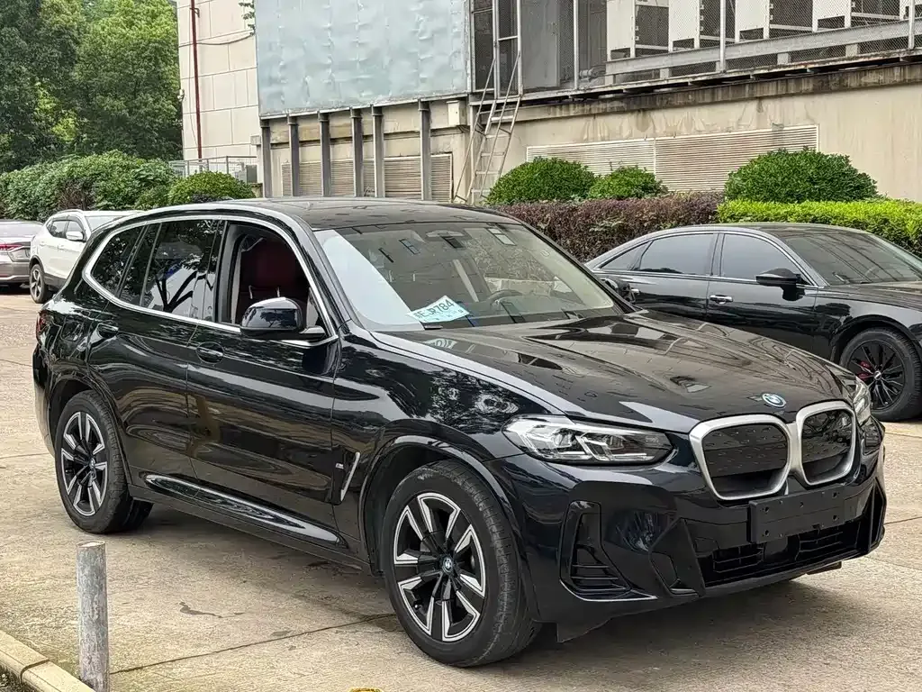 BMW iX3 — фото 7