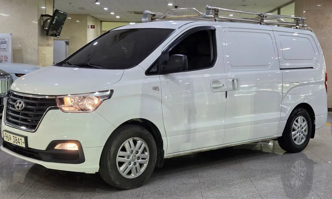 Hyundai Starex — фото 1