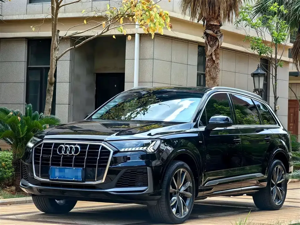 Audi Q7 — фото 1