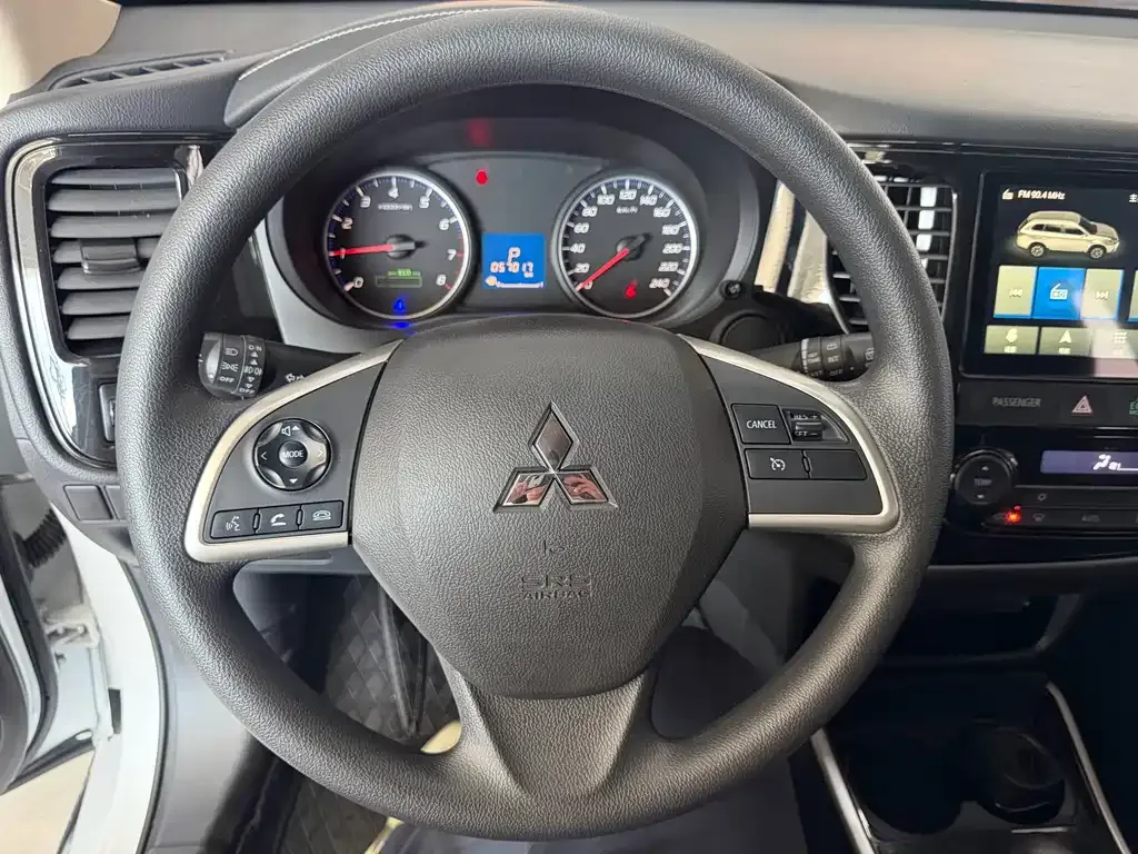 Mitsubishi Outlander — фото 10