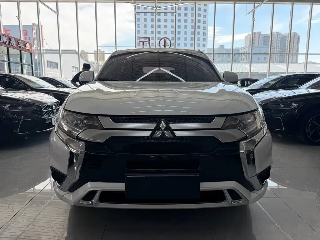Mitsubishi Outlander — фото 6