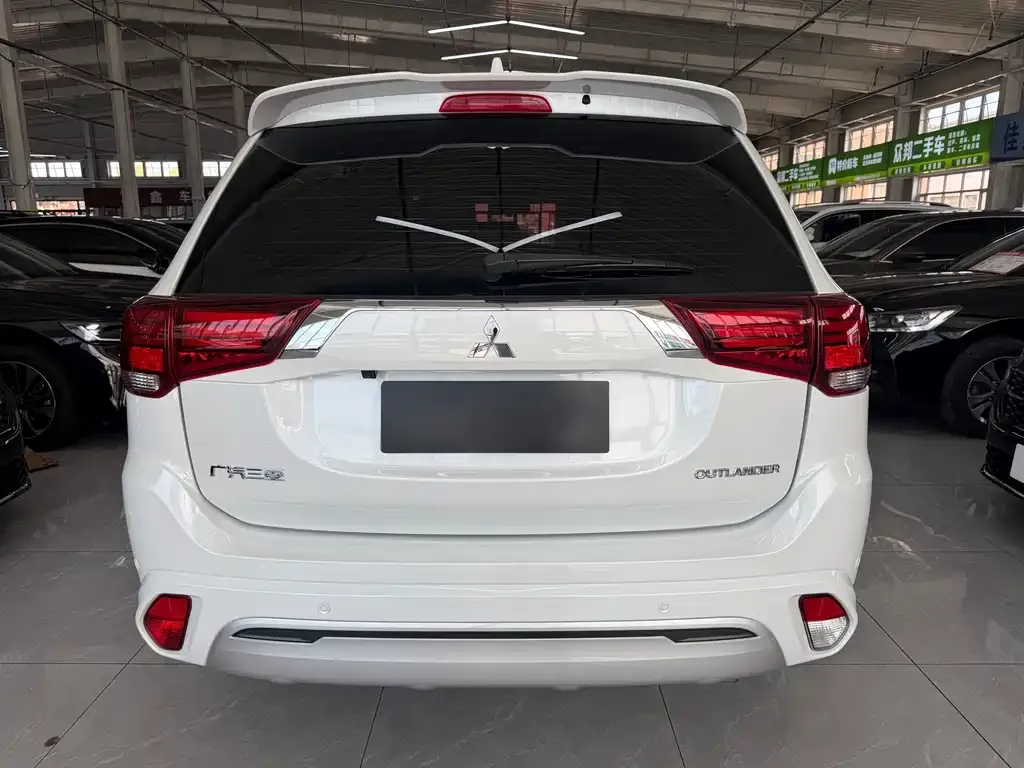 Mitsubishi Outlander — фото 9