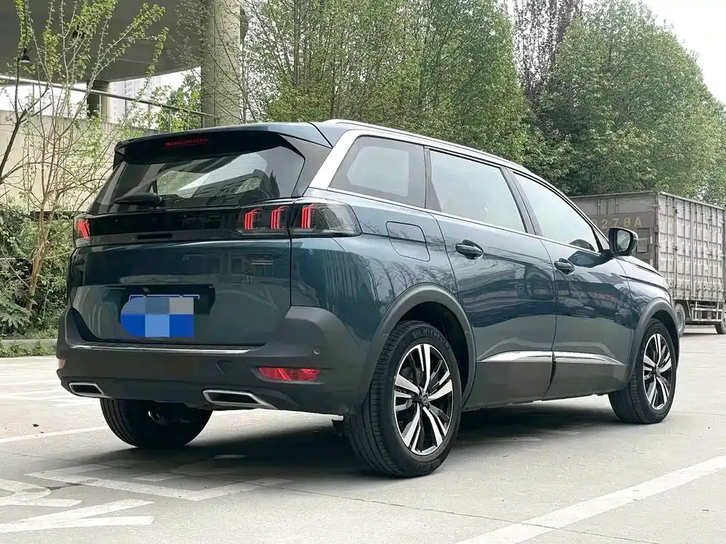 Peugeot 5008 — фото 10