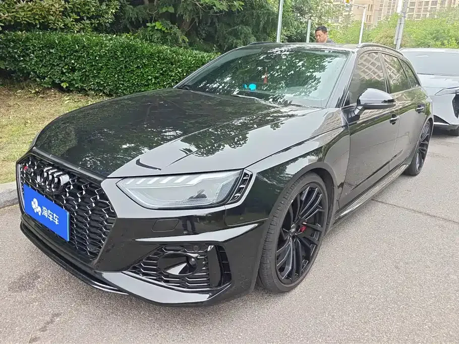 Audi RS 4 — фото 1