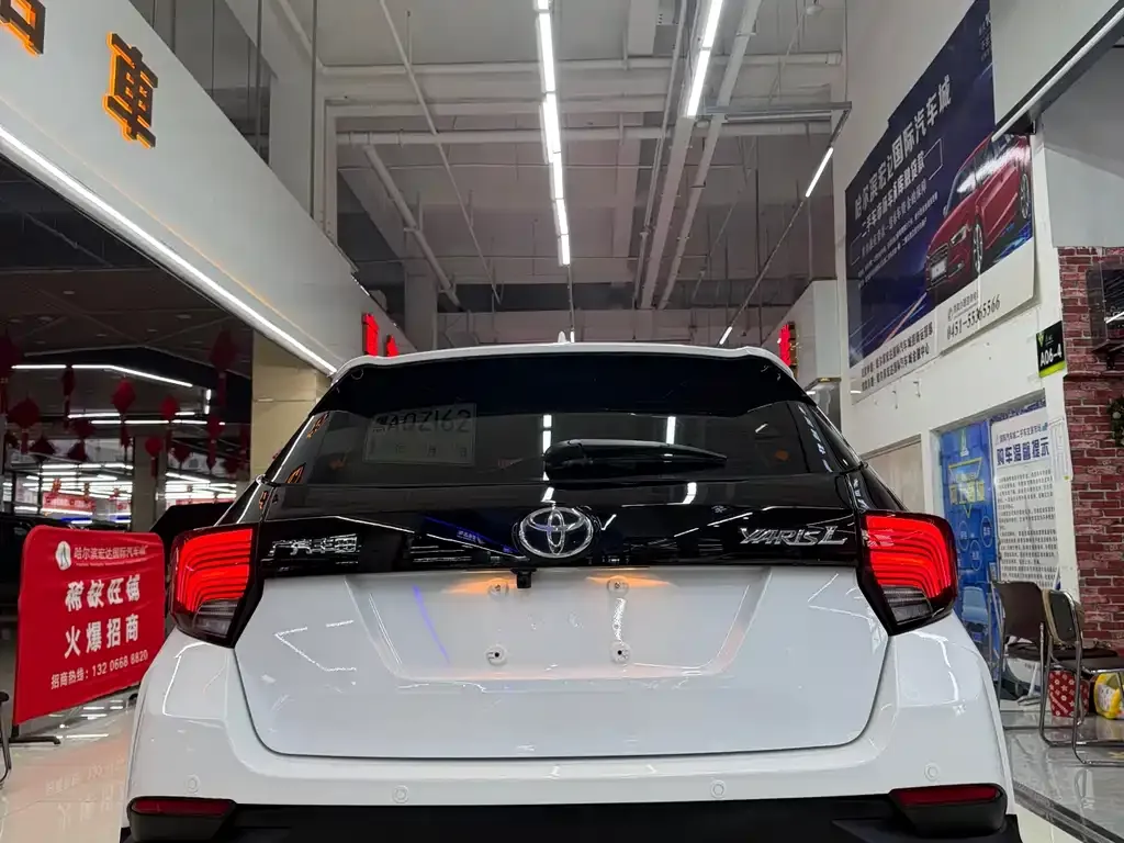 Toyota Yaris L — фото 7