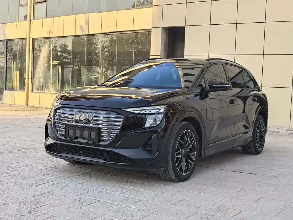 Audi Q5 e-tron — фото 1