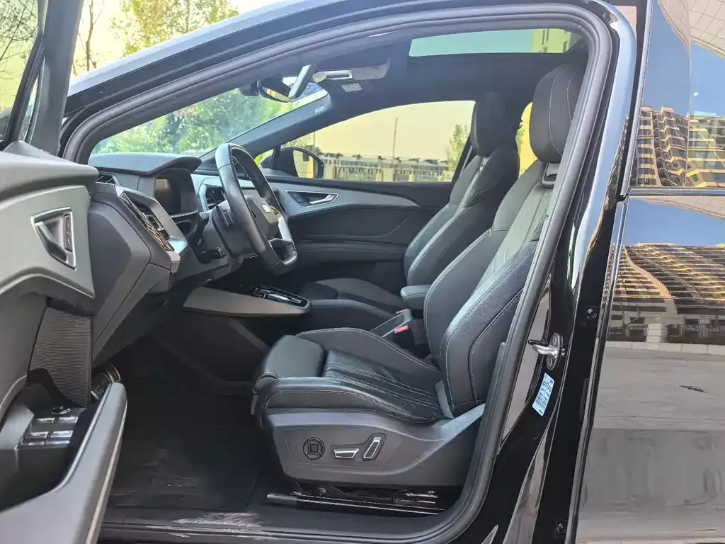 Audi Q5 e-tron — фото 2
