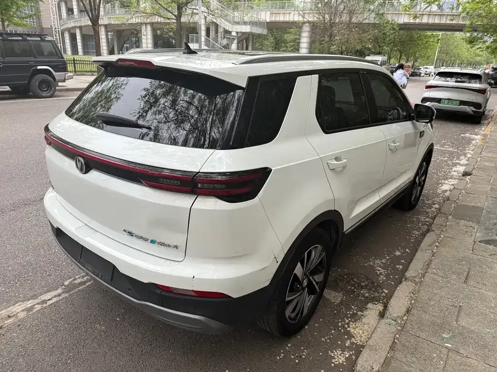 Changan CS55 EV — фото 9