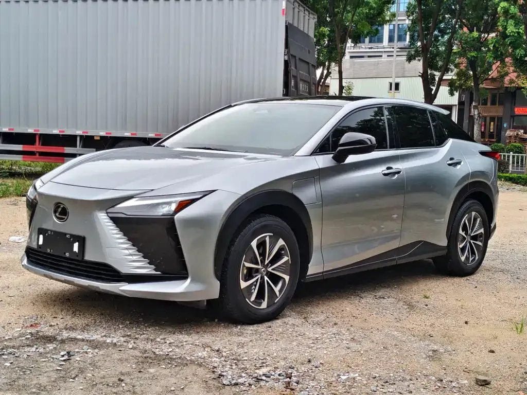Lexus RZ — фото 1