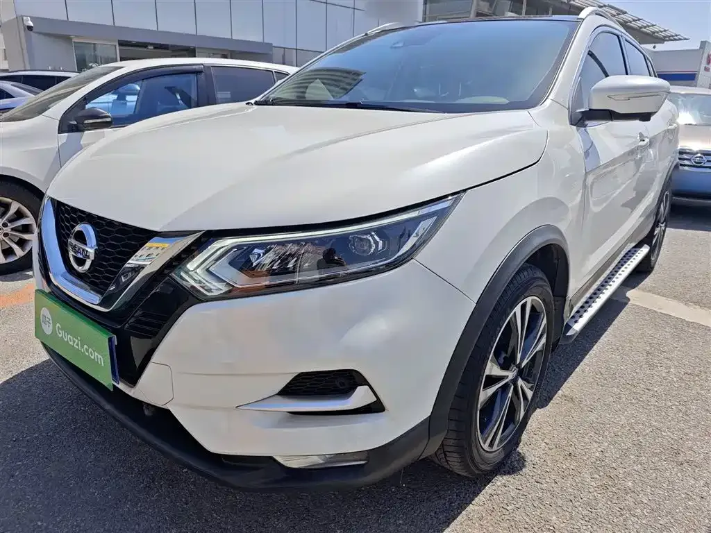 Nissan Qashqai — фото 1