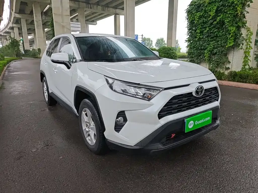 Toyota RAV4 — фото 3