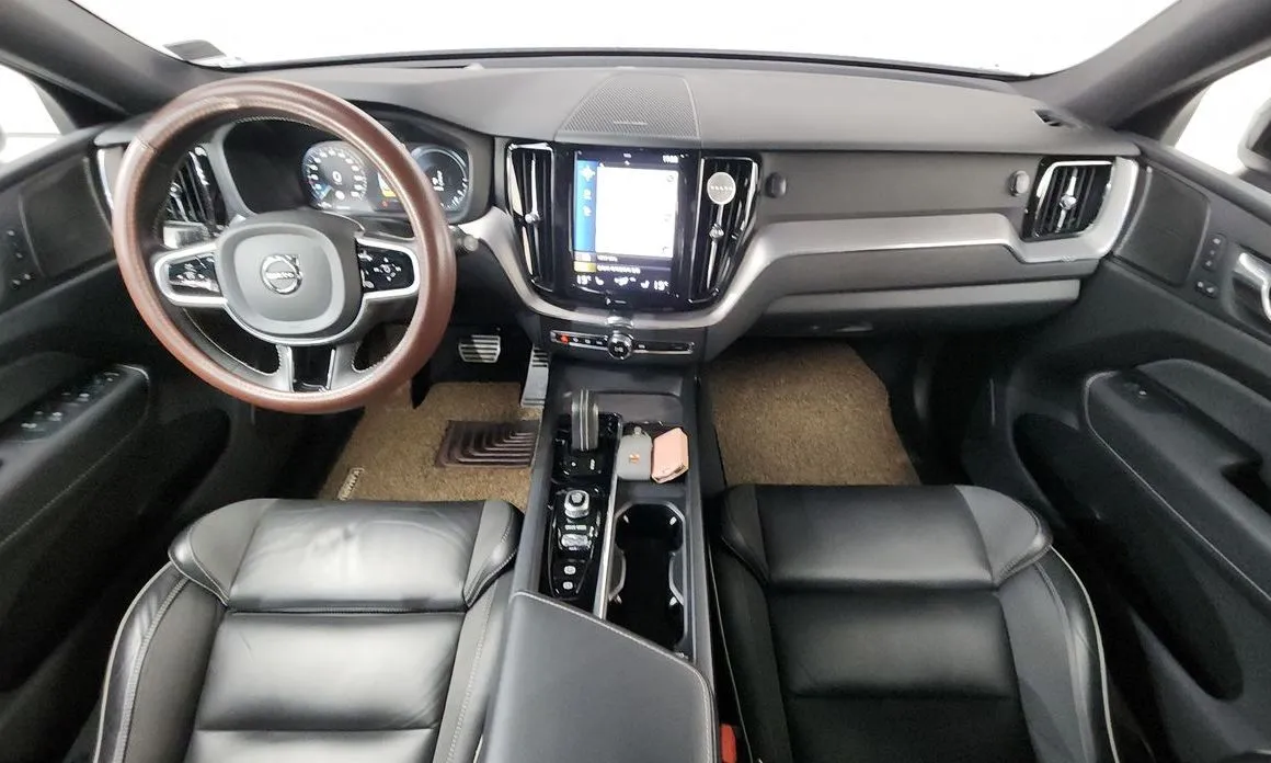 Volvo XC60 — фото 10