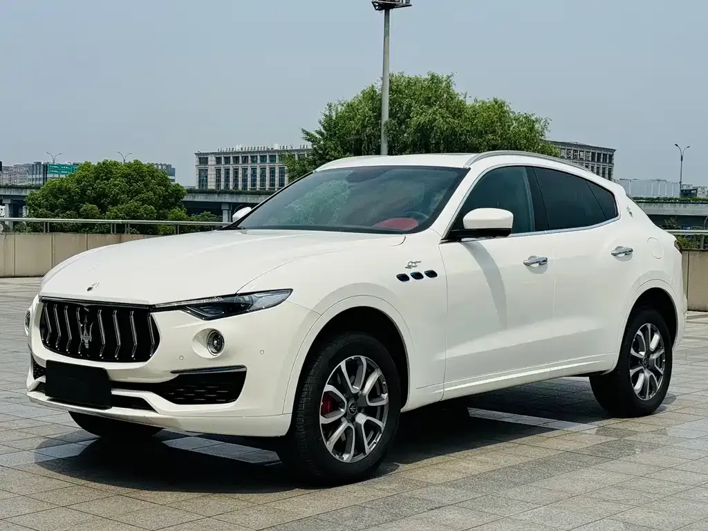 Maserati Levante — фото 1
