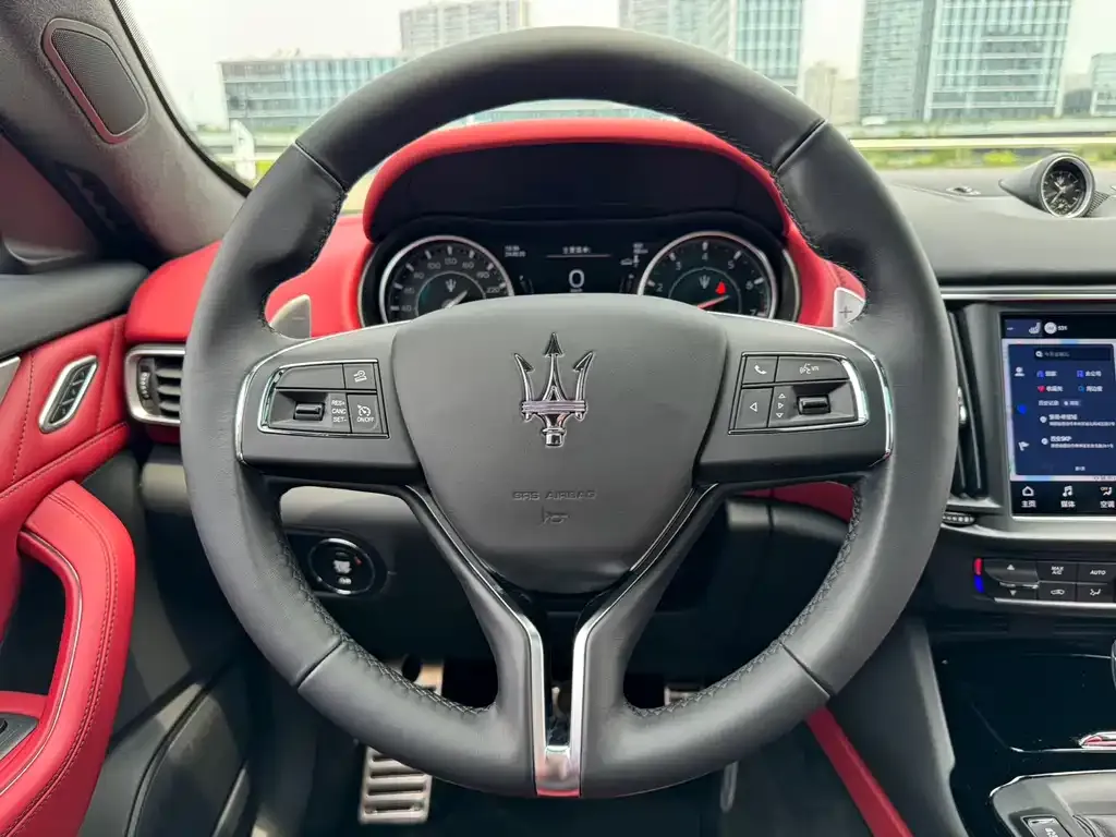 Maserati Levante — фото 2