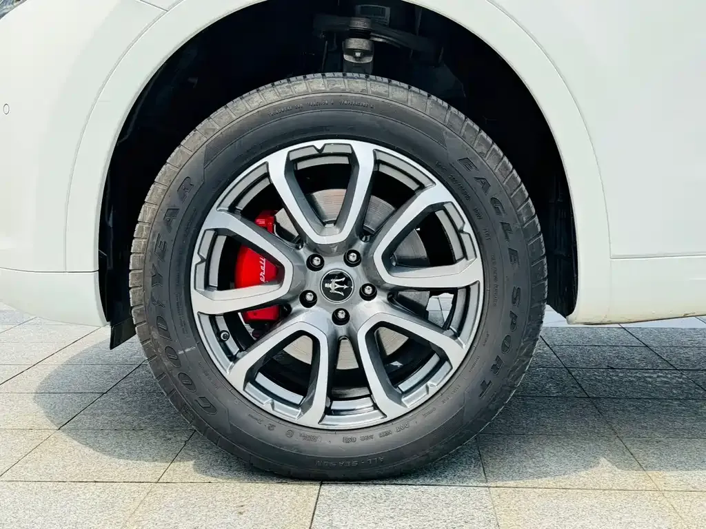 Maserati Levante — фото 6