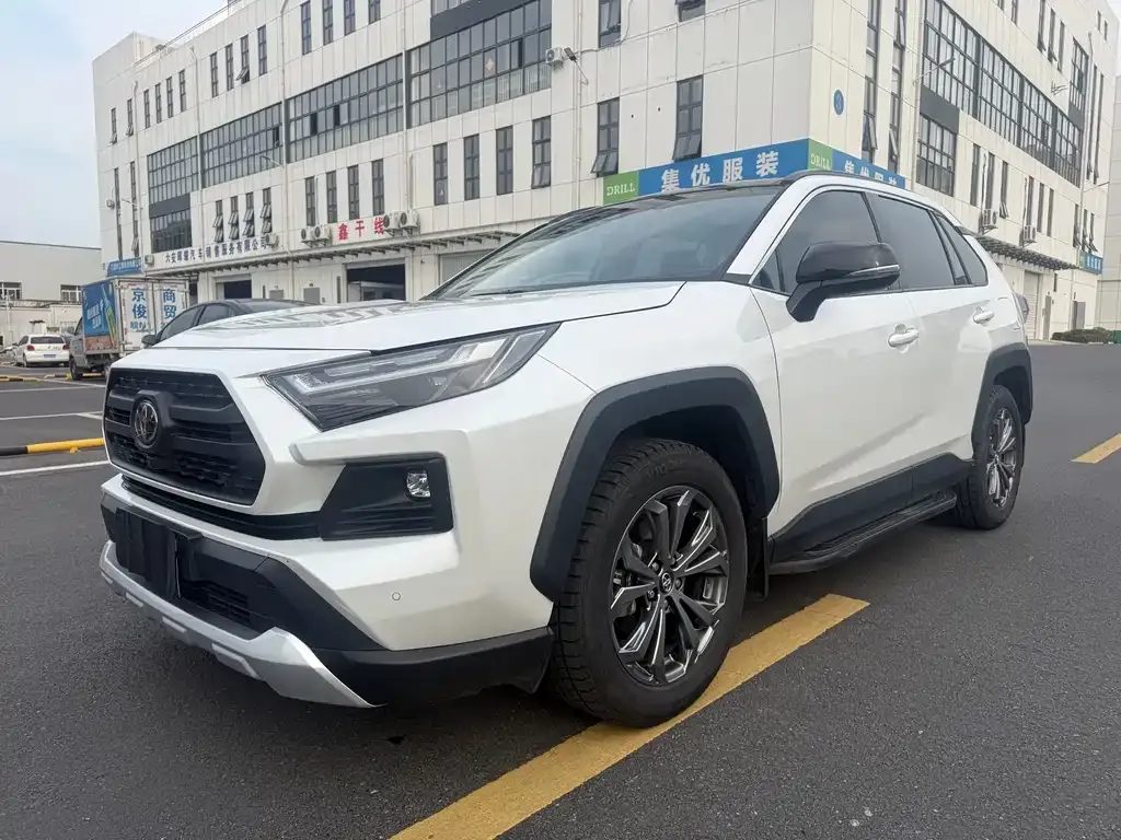 Toyota RAV4 — фото 1