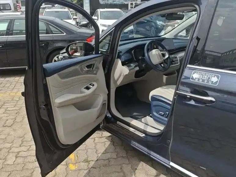 Roewe iMAX8 — фото 3