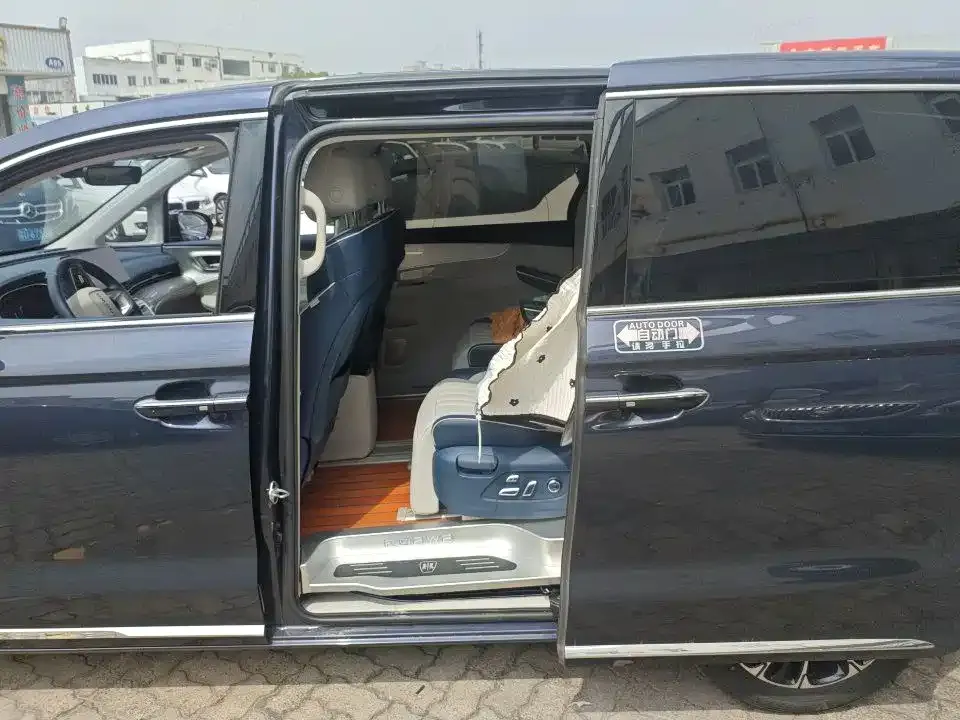 Roewe iMAX8 — фото 8