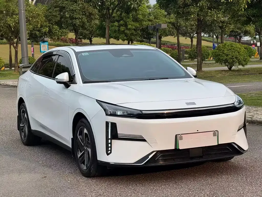 Geely Galaxy L6 — фото 10