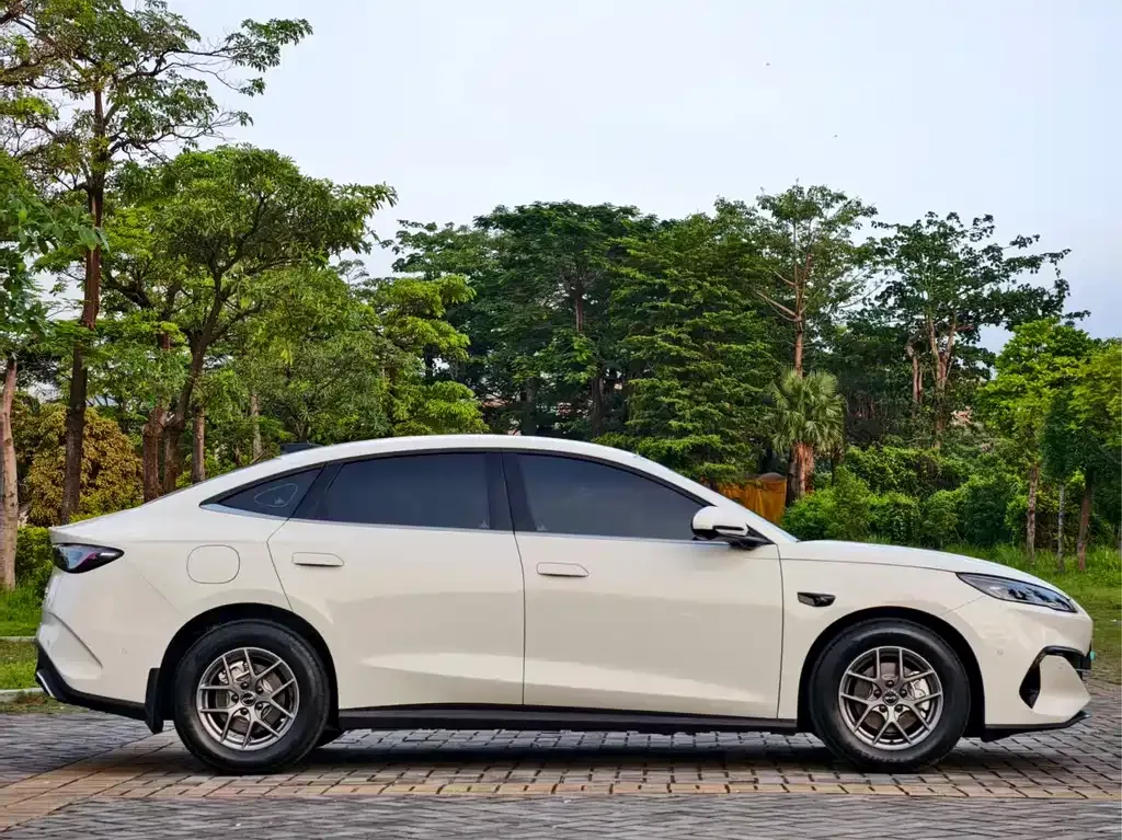 Geely Galaxy L6 — фото 8