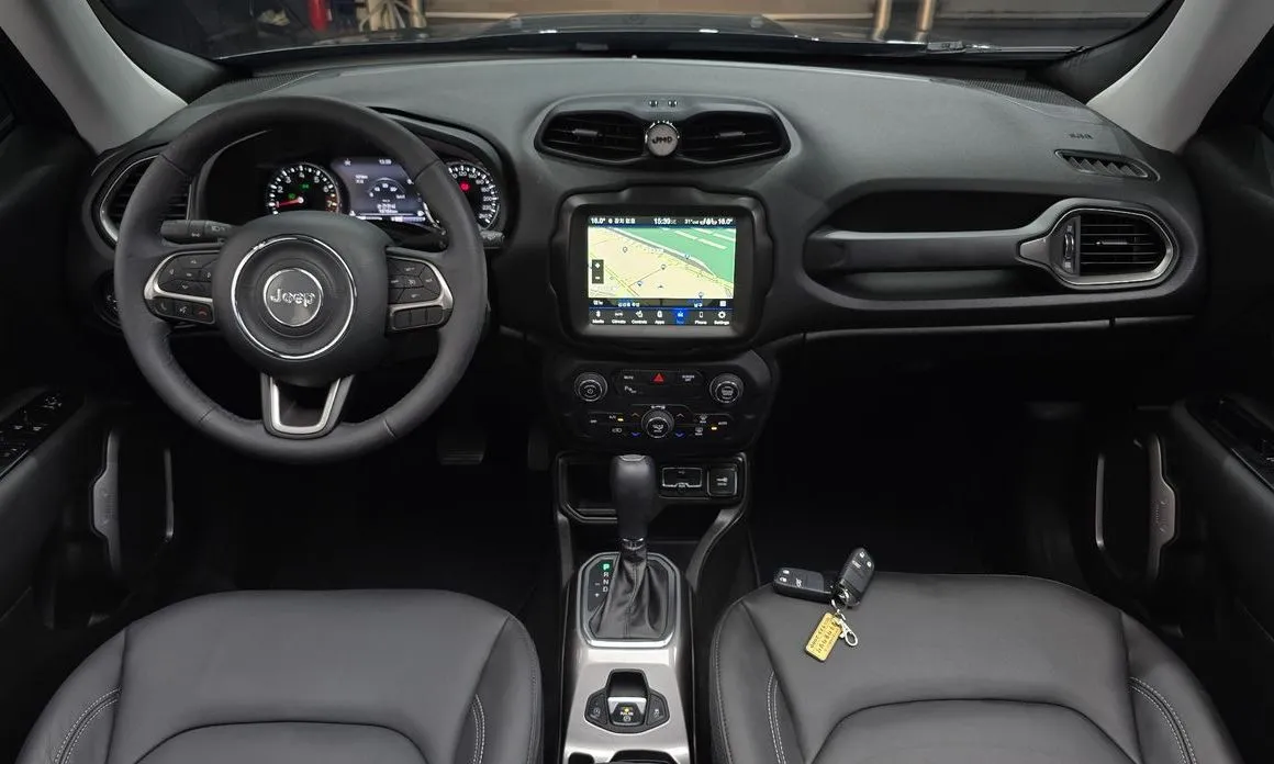Jeep Renegade — фото 3