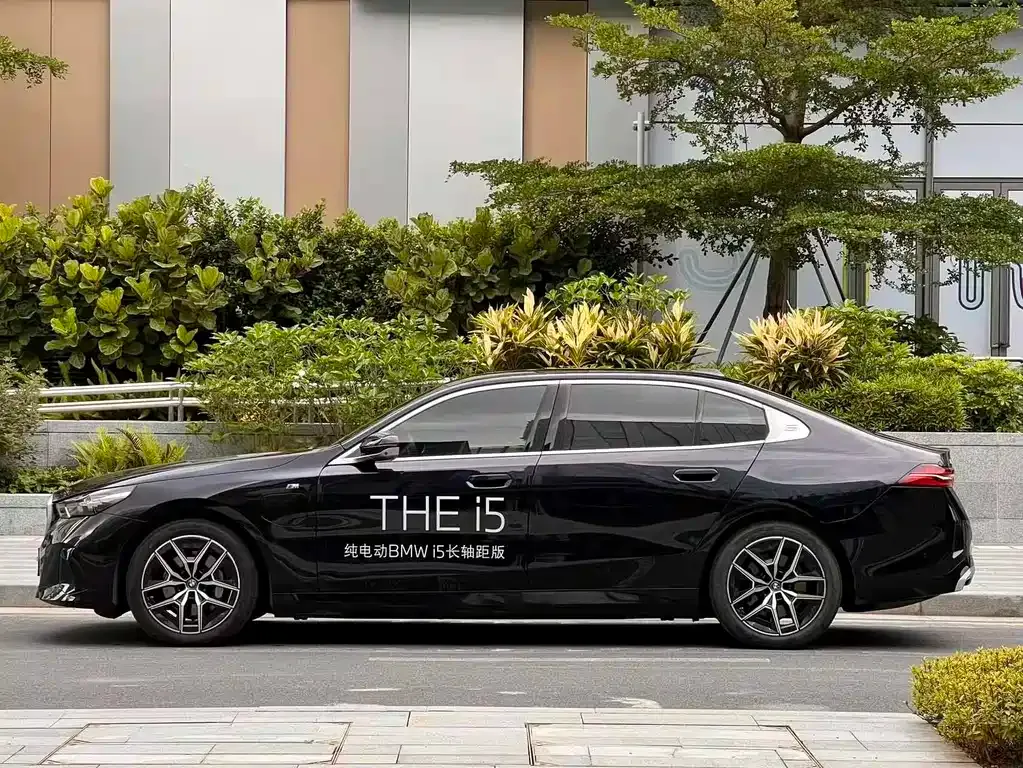BMW i5 — фото 10