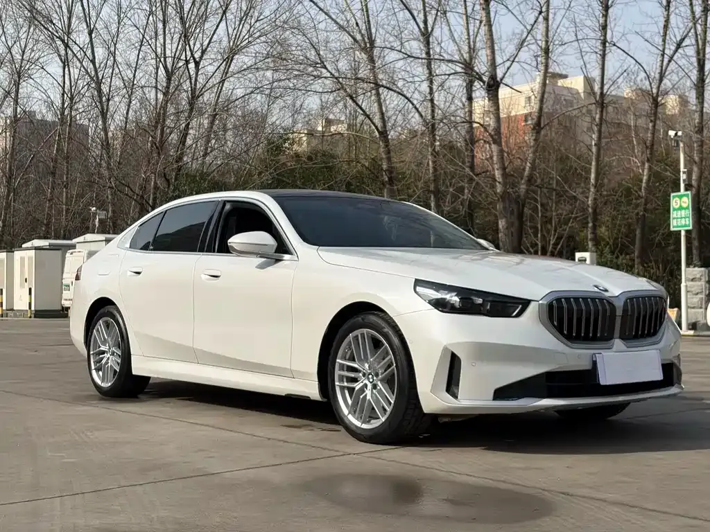 BMW 5 Series — фото 10