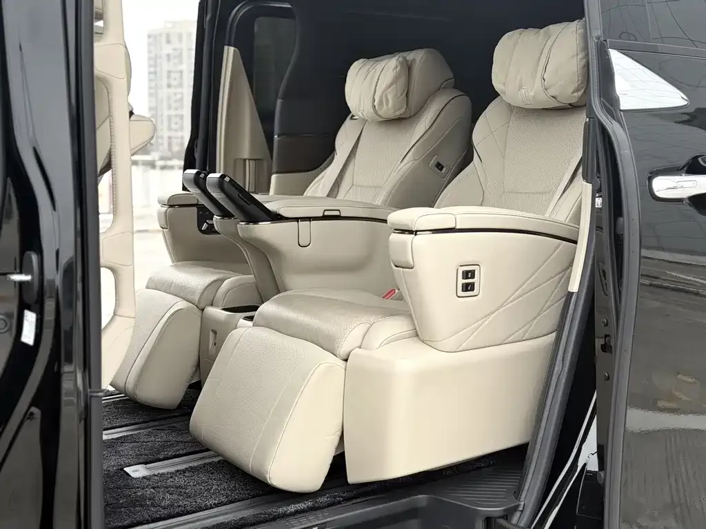 Toyota Vellfire — фото 4