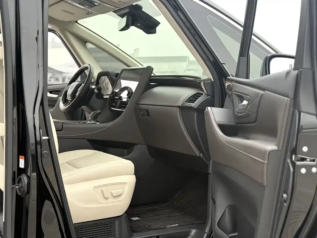 Toyota Vellfire — фото 10