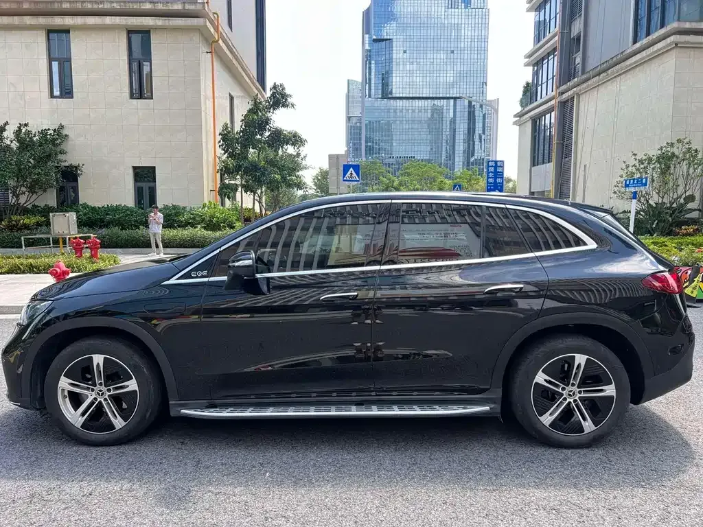 Mercedes-Benz EQE SUV — фото 4