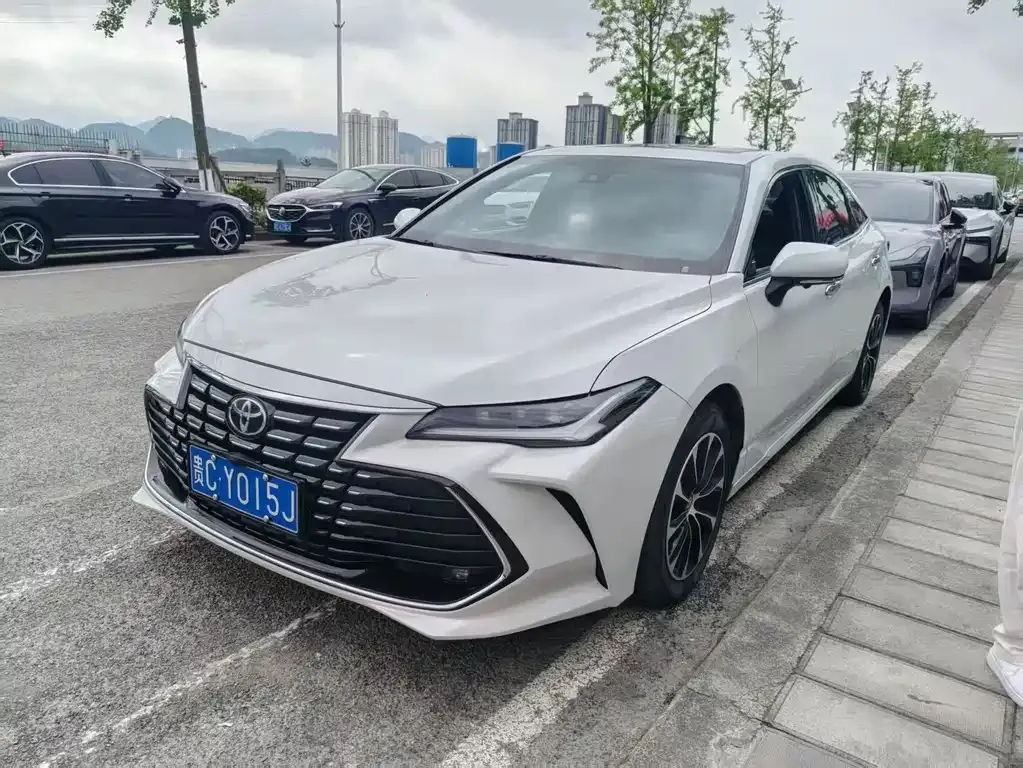 Toyota Avalon — фото 1