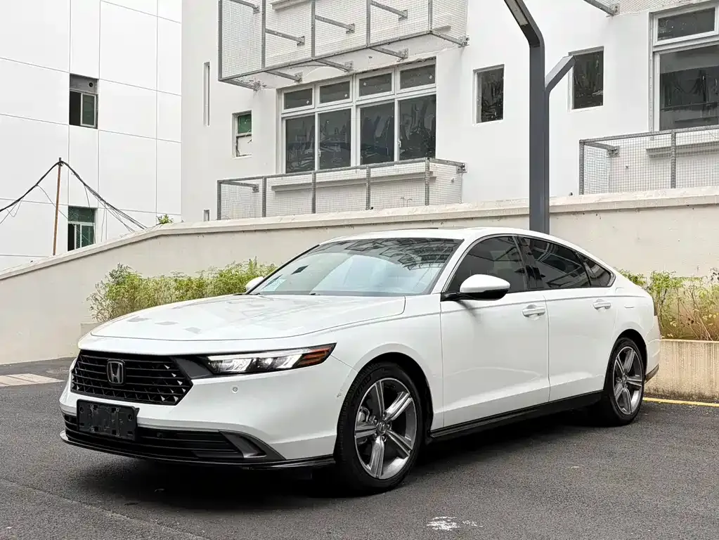 Honda Accord — фото 1